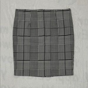2/$15 Dalia Houndstooth Black and White Mini Skirt Size 8